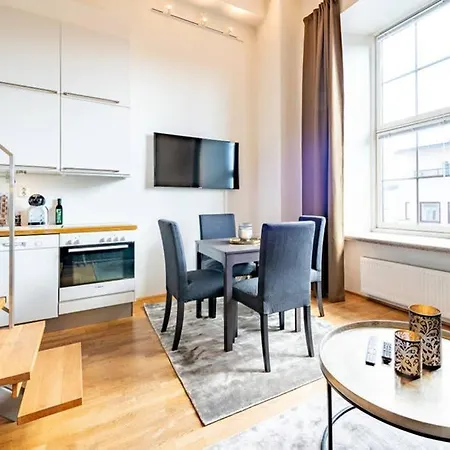 Nordic Host Luxury Apts - Prinsens Gate - Large Mezzanine * Oslo